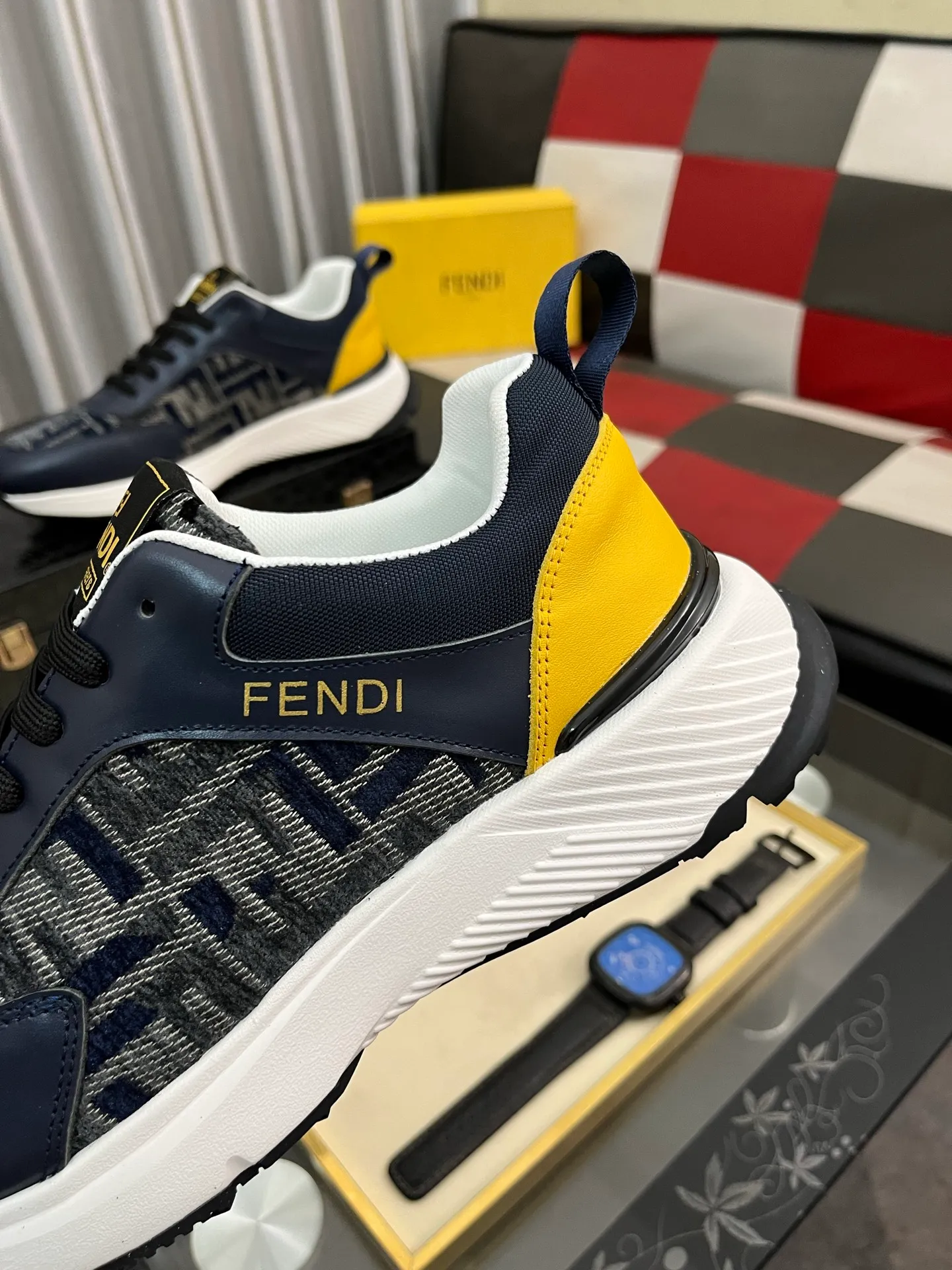 Men's Men's Shoes💰458⌚️⌚️[Fendi] Fendi's latest casual shoes for men! Available at counters simultaneously! Made entirely of imported top-grain calfskin, the interior is made of top-grain water-dyed cowhide, and the original factory-supplied rubber outsole. Leading new fashion concepts. Matching code: 38-442️⃣Colors available